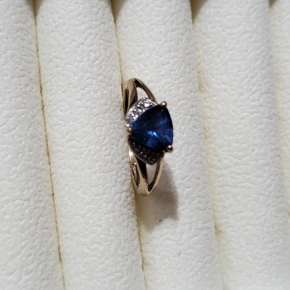 10K Gold Trillion Cut Tanzanite Ring - Picture 8 of 16
